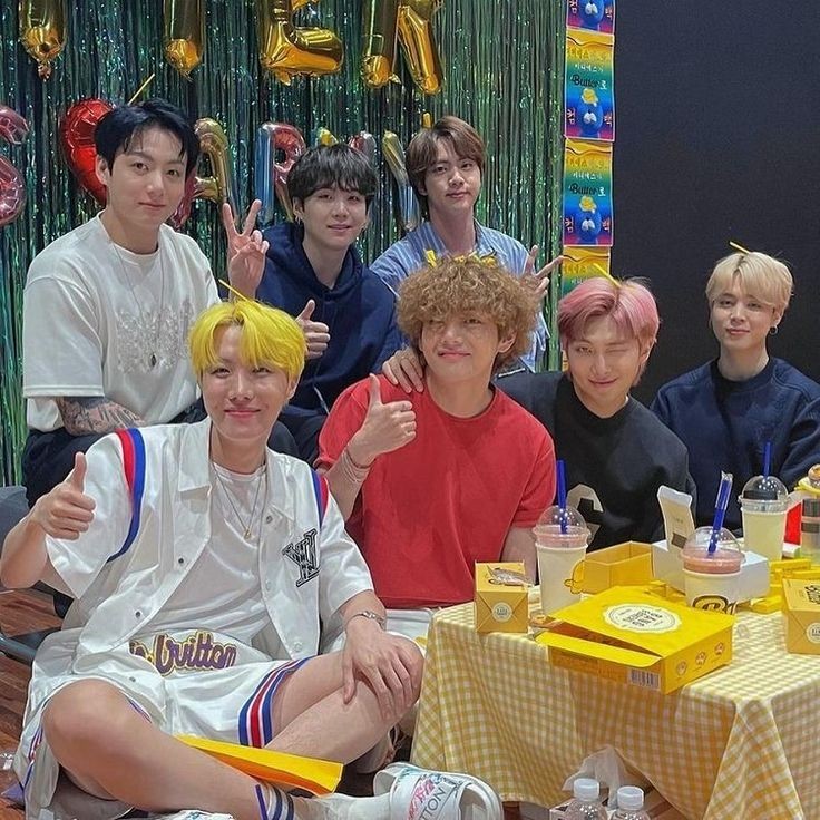 nygmahopee's tweet photo. — hilo de como se sentía ser army en em 2021 y fue una época top https://t.co/yRayLEUw6j