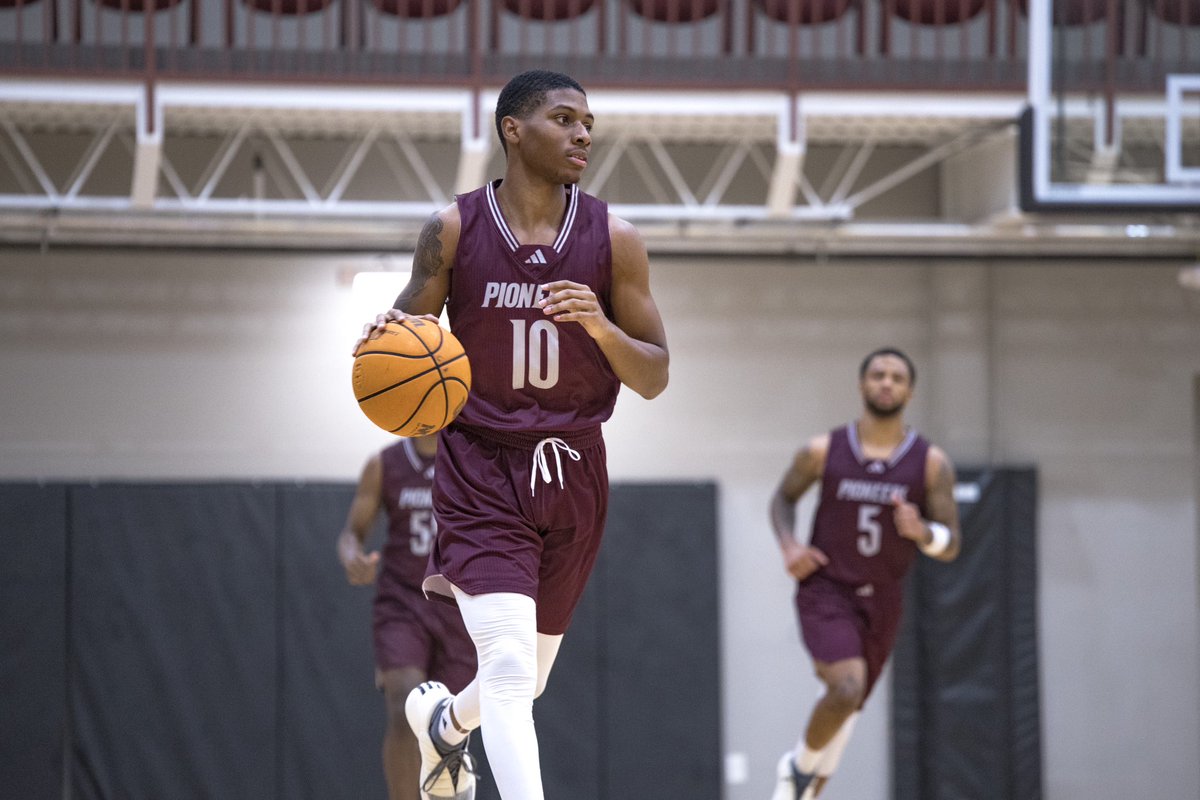 Lewis Richards this season has had games of: 

20 Points, 7 RBs, 5 Assists 
22 Poinys, 8 RBs , 4 Assists 
25 Points, 11-15 FG, 3 Steals 
34 Points, 13 RBs, 4 Assists 
17 Points, 12 RBs, 3 Assists 
35 Points, 12-17 FG, 5 RBs 

He’s a BUCKET 🪣 

#GoPioneers🪜