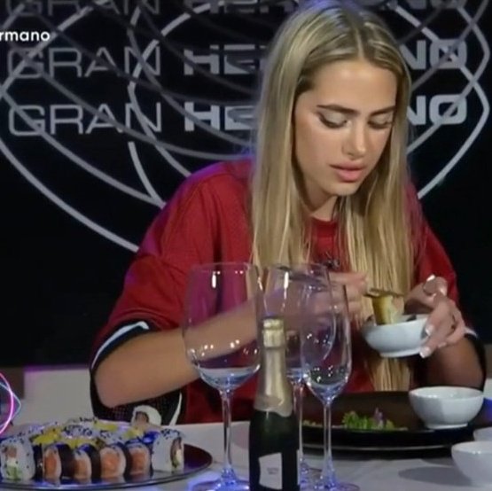 Furiosisima's tweet photo. Encuentren las 1000 diferencias. 
Pasó Romina y les dijo: "che, no da"

MANGA DE FORROS, MÁS EVIDENTE NO LO PUEDEN HACER, GRAN ACOMODO 
 #GranHermano https://t.co/Qbood0fIjK