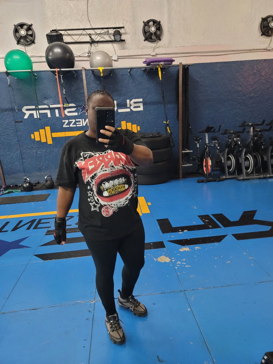 39_SimplyMe's tweet image. Me and Warren Apparel at it again 💯
#latenightworkout
#armonwarren
Health is Wealth!!