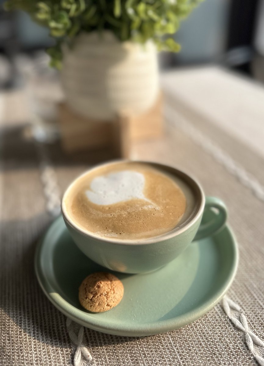 saif380's tweet photo. Delhi is foggy and frigid; so I made myself a salted caramel latte this morning. The Art and the Artist. My coffee bar set up ☕️ #Breville #BaristaExpress https://t.co/v95GQjfQZ0