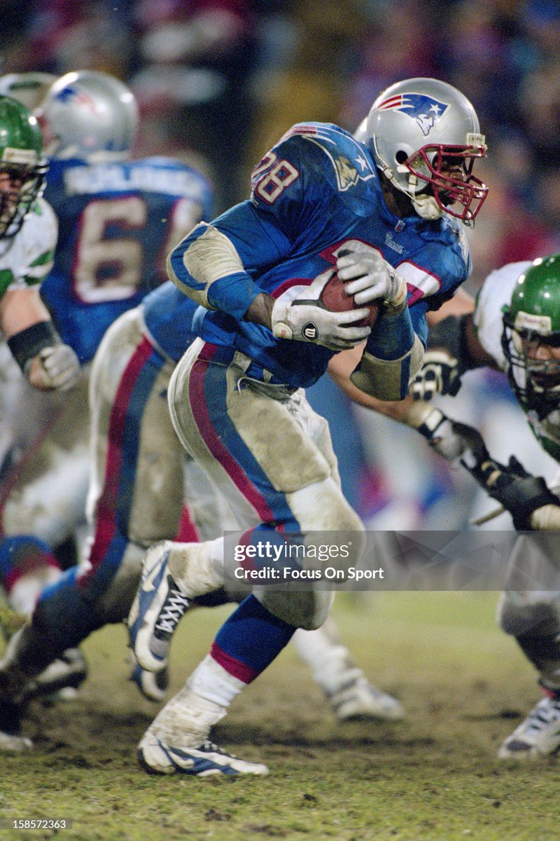 foonoof's tweet photo. @FB_Helmet_Guy very of its time but the royal blue is so so so much better than the navy, they also fucking pop in primetime https://t.co/Sf5sJp1dvM