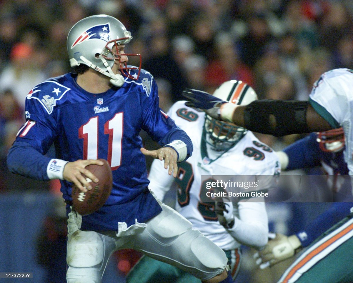 foonoof's tweet photo. @FB_Helmet_Guy very of its time but the royal blue is so so so much better than the navy, they also fucking pop in primetime https://t.co/Sf5sJp1dvM
