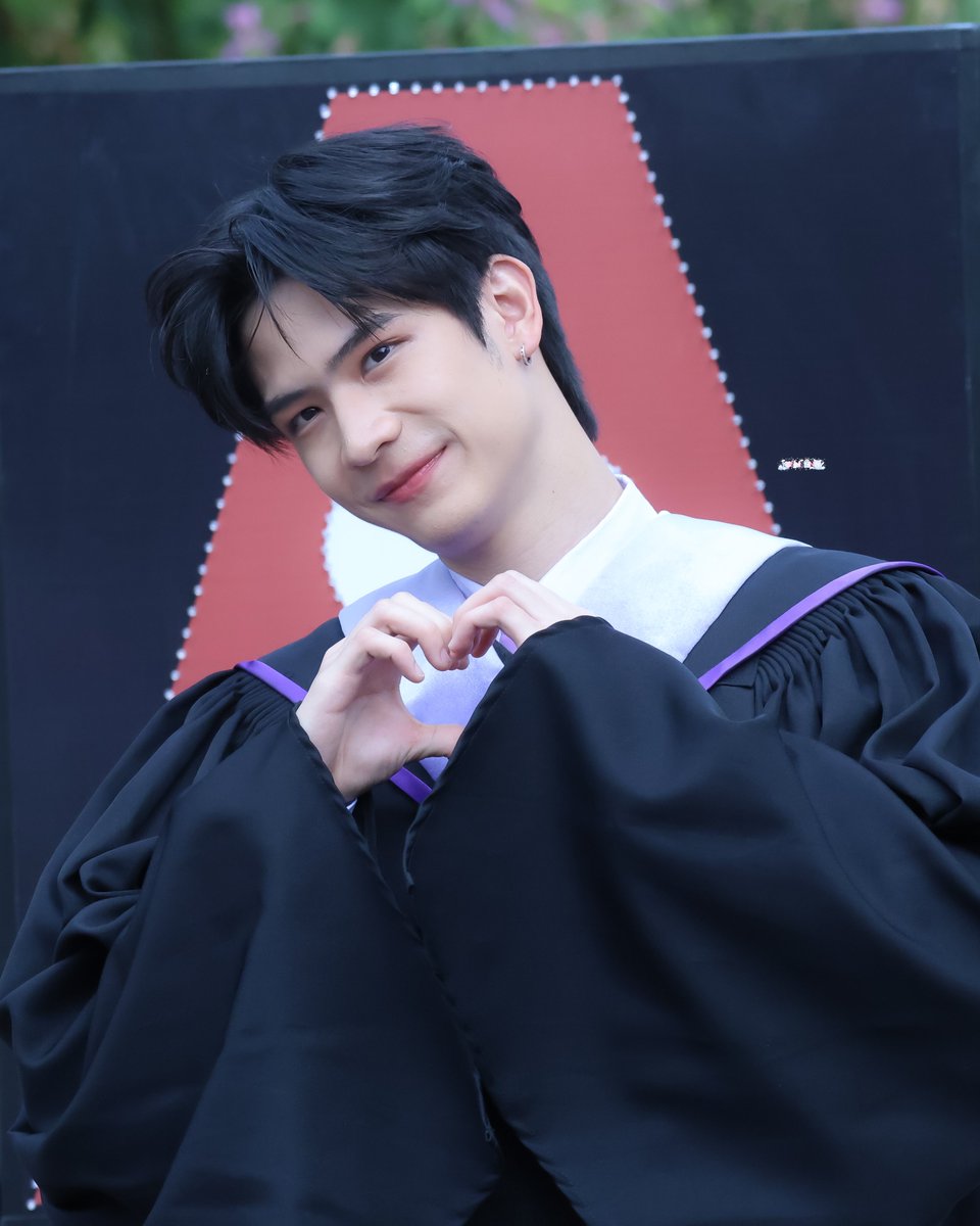 RabbitZNN's tweet photo. ยิ้มเยอะๆ นะเจ้าเด็กเพราะรอยยิ้มของเธอแบบนี้มันสดใสมาก💗🤏🏻✨
@latte_tnc #LatteTNC
#LatteGraduationDay https://t.co/9JcK6c1ej1