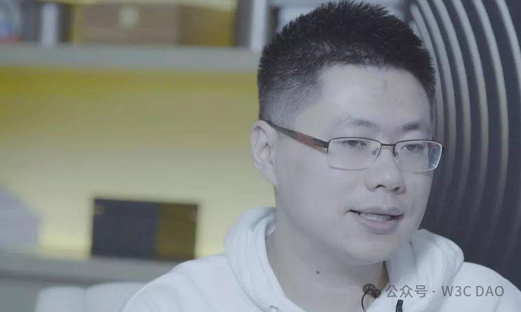 Bqlsj2023's tweet photo. 今天朋友圈被神鱼的文章刷屏了《神鱼如何从1000刀赚到1亿U？》

总结一下：

10万美元以内：多学习，多动手，刷空投，刷白名单，寻找潜力项目，提高资金利用率。

10万 - 100万美元：不要杠杆炒币，不要玩合约，找到自己的币本位，低价获取筹码，找到属于自己的十倍币。

100万 - 1000万美元：不要做空，灵活使用低杠杆的 DeFi 借贷协议，多观察，多套利，坚持币本位，追求币本位的增长，通过套利，Staking 等获取稳定现金流。

1000万 - 1亿美元：改善生活，多读书，多健身，改变认知和圈层，拿住核心资产，不踩大坑，追求低风险稳定增值和良好的现金流，不要玩合约，不要创业，注意避免入坑，保持一定的币本位资产和稳定币资产，拿一部分资产投资自己看好的赛道

兄弟们，找到属于自己的10倍币，感觉比刷空投简单，努力吧！大家一起A10！

文章链接：https://t.co/goWIf5U9Kr