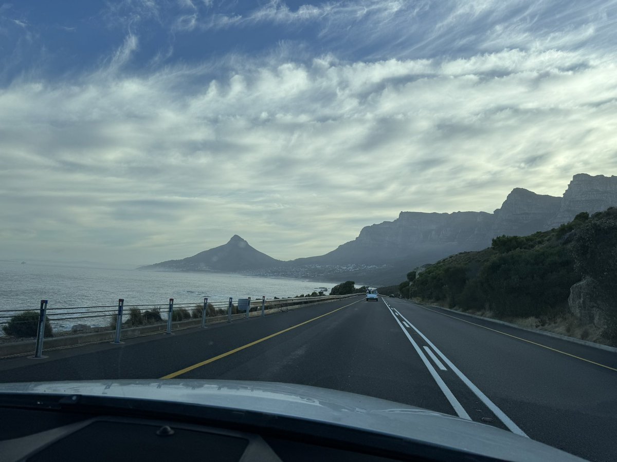 Summer in #CapeTown ..My drive to work… Wow, blessed!

This feels like it’s going to be a good day 🌺