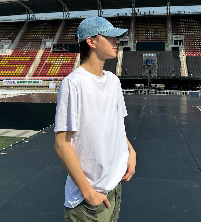 jungwooyy's tweet photo. “ถ้าคุณไม่ชอบขนม ลองมาชอบผมดูไหม” — จองอู 2024 https://t.co/bj7TmePS2k