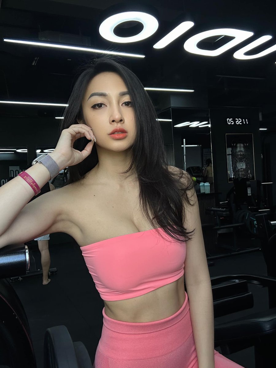 Hi...Are you 18+ ??? https://t.co/avgXHIInbK