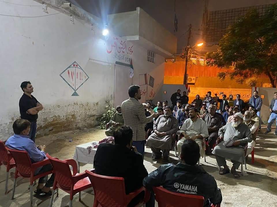 MoidAnver's tweet photo. گلشن اقبال KDA لال فلیٹ میں منعقد کارنر میٹنگ میں ایم کیو ایم پاکستان کے نامزد امیدوار معید انور کا والہانہ استقبال کیا گیا اور ماضی میں #MQMPakistan کی کارکردگی اور خدمات کو سراہا گیا اور آئندہ انتخابات میں بھی بھرپور حمایت اور تعاون کی یقین دہانی کرائی گئی۔
#PS101 #Vote4Kite https://t.co/fVPjnNUQEt