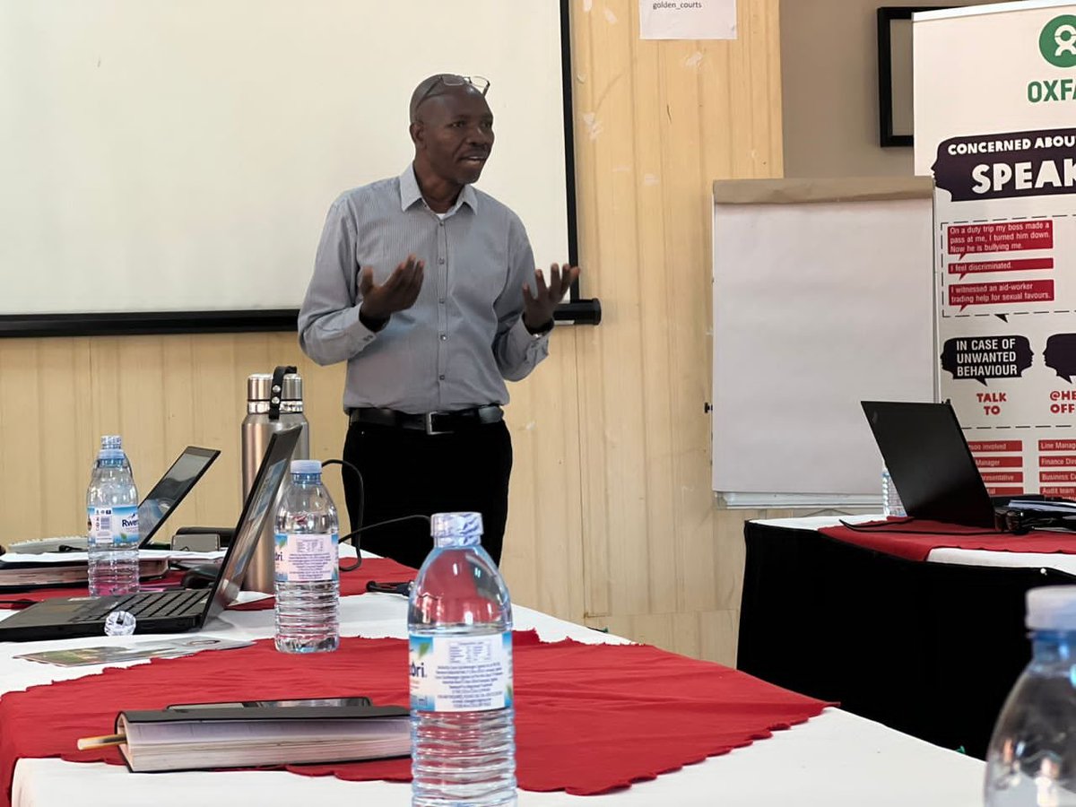 OxfaminUganda's tweet photo. Last week, our team headed by Head of Programs Edward Mwebaze engaged local humanitarian actors &amp; refugee led organisations in West Nile &amp; Southwest to guide them identify research topics that will inform Oxfam's research on local humanitarian agenda and advocacy. https://t.co/F7mm6wXsl8