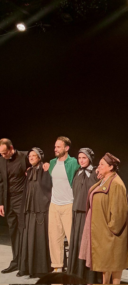 Comenzamos la semana con el estreno de #dudaunaparábola en el <a href="/ForoShakespeare/">Foro Shakespeare</a> <a href="/EmDib/">Emma Dib</a> <a href="/antonaraiza/">Antón Araiza</a> <a href="/ANAGUQ/">Ana Guzmán Quintero</a> <a href="/laleonaconchi/">Conchi León</a> #josesampedro  <a href="/elteatrocdmx/">Cartelera de Teatro</a> 🎭👏