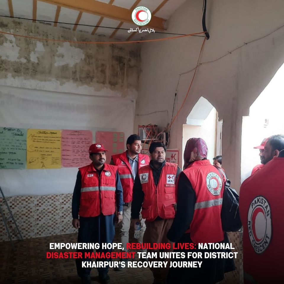 PRC_official's tweet image. The Disaster Management team from National HQ embarked on a crucial visit to targeted villages for the Recovery Programme in District Khairpur, Sindh.
#PRCSDMTeam #RecoveryProgramme #CommunityEngagement