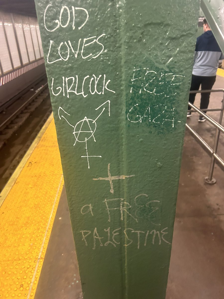 Sammyuel6's tweet photo. CONTENT WARNING! State of affairs in 2024 NY- Vulgar, Anti American degeneracy. Spotted in transit! #adamsfamily #qualityoflife #transithell #LordHelpUs https://t.co/Om1lCigPPA