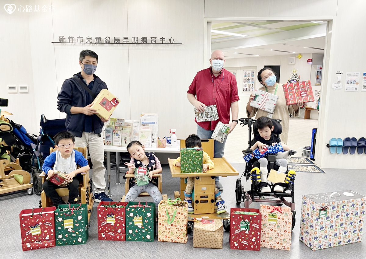 Each year, Hsinchu International School students collect gifts for the children at the Syin-Lu Social Welfare Foundation at Christmas. Christmas 2023!
