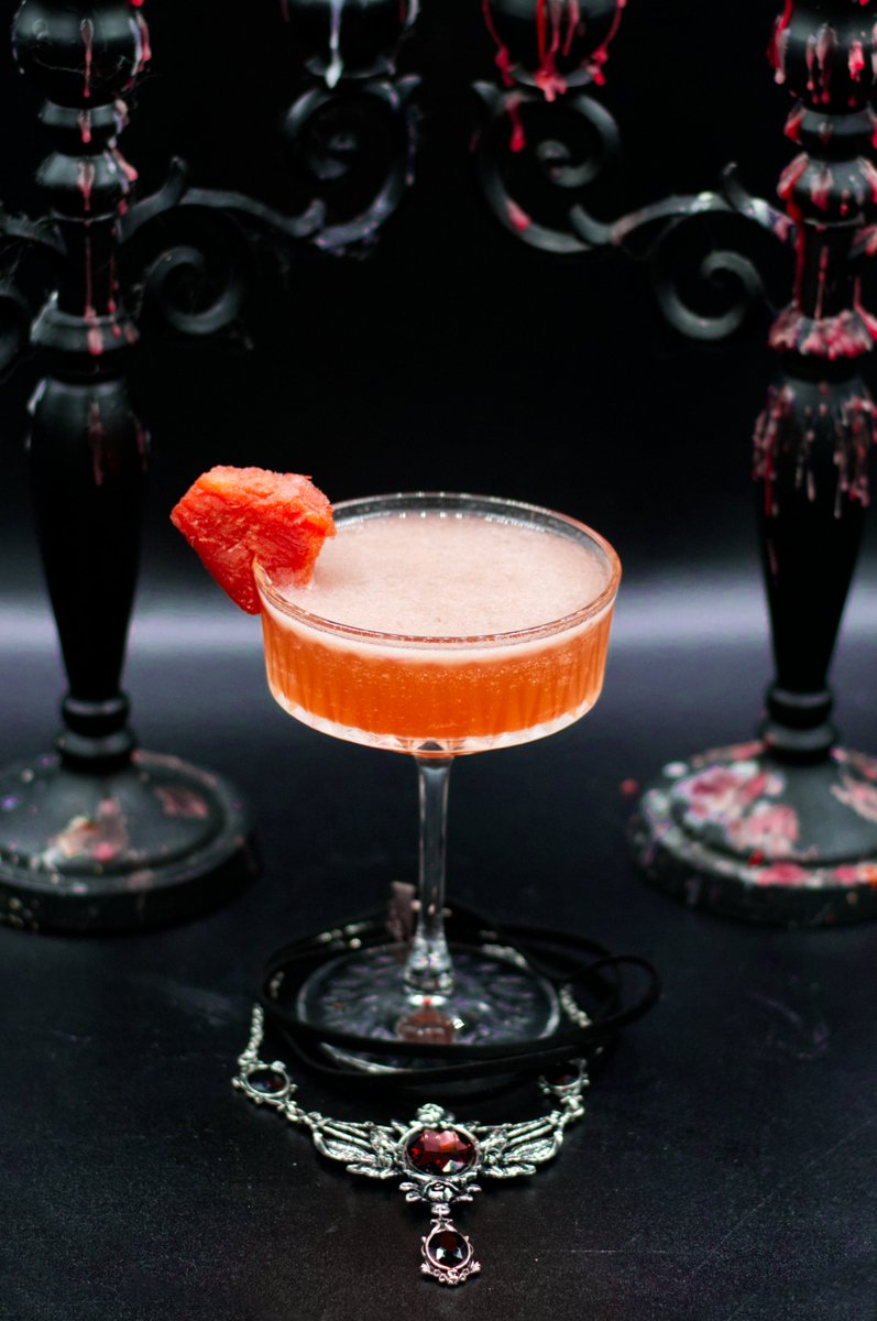 Mithruidatism's tweet photo. Nathaniel Aleister is a vampiric blood sorcerer who somehow became elected party dad. A tantalizing mix of sweet and bitter, his drink is a vodka, Campari, rose vermouth and strawberry spritz that goes down real smooth. Perfect for a good time 🧛 For @odoroshirider ! https://t.co/LtVfmZ4oUM