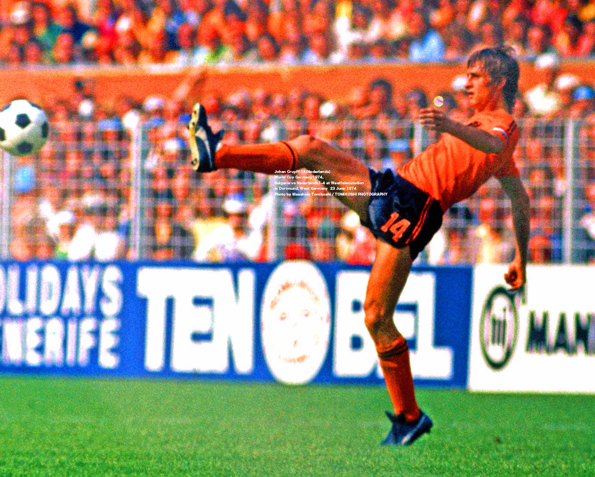 Johan Cruyff 14(Nederlands) ball World Cup Germany1974, Bulgaria