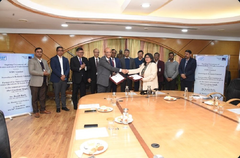 Vipster007's tweet image. NTPC and @NRL_MoPNG, a subsidiary of @OilIndiaLimited, today signed an MoU for partnership opportunities in green chemicals and green projects.

#GreenEnergy #PoweringProgressResponsibly #NTPC #follow2win
