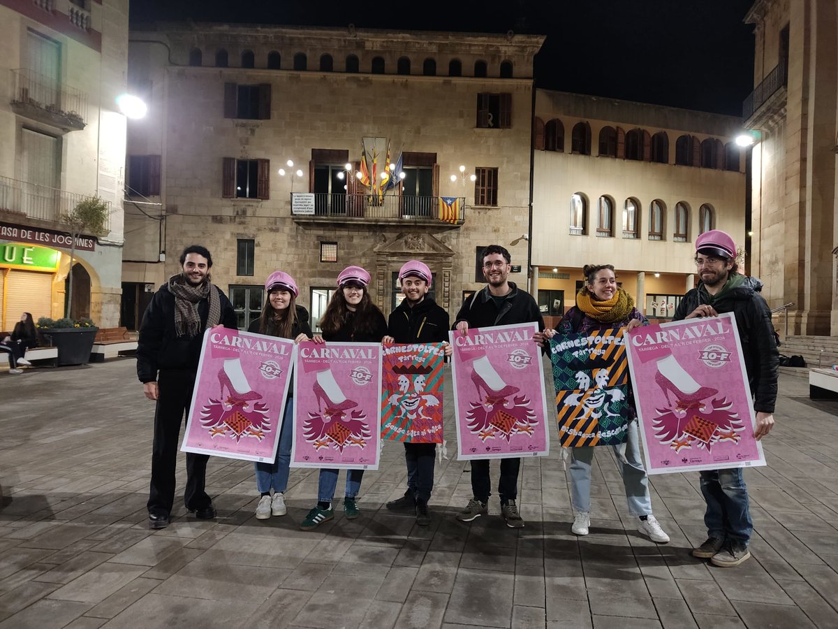 ✍️ Més de 1.300 persones ja s'han inscrit a la rua del #CarnavalTàrrega2024

📢 Si encara us ho esteu pensant, recordeu que demà dimecres 31 de gener es tanquen inscripcions, tant per a la desfilada de comparses com per al sopar!

🔗 tarrega.cat/cultura-partic…

📸 <a href="/RadioTarrega/">Ràdio Tàrrega</a>