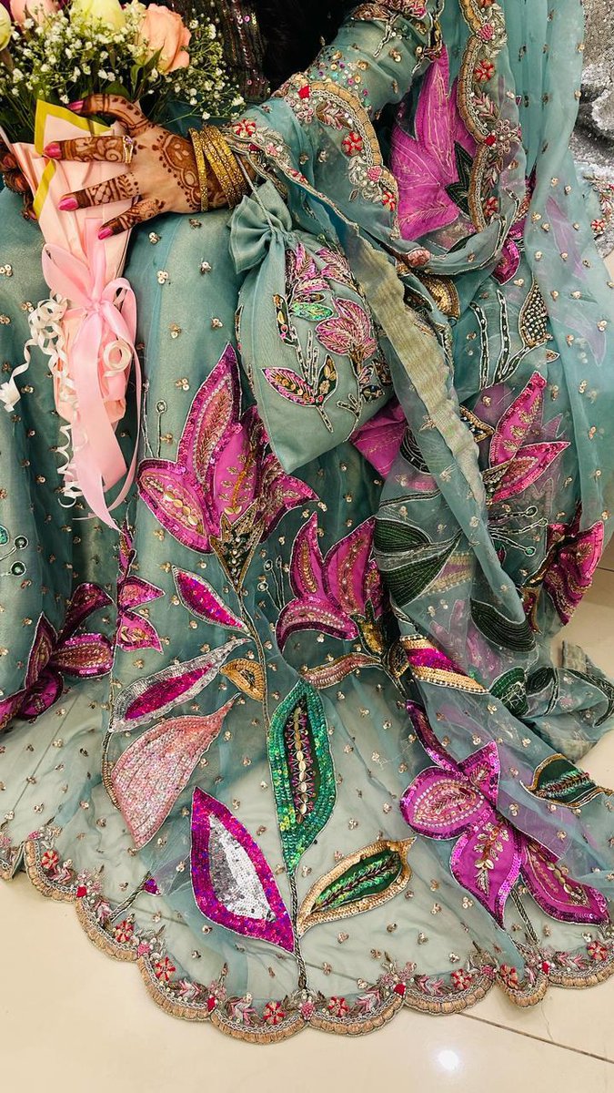 _merimorzi's tweet photo. guis i hand-painted and designed the whole dress for a valima bride and i received her pictures last night and 😭😭🥺🥺🥺 https://t.co/efP5S5AnhO