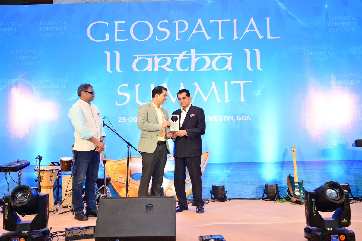 amitabhk87's tweet image. Delighted to present the Geospatial Excellence Awards during the Geospatial Artha Summit to young and bright entrepreneurs who are innovating for the geospatial sector. Encouraged them to develop cutting-edge solutions as Indian startups for the challenges faced by  the global…