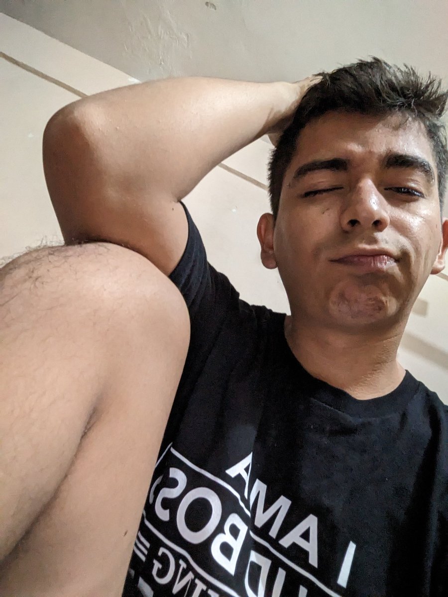 AlexMen55091740's tweet photo. Ese momento de tu vida donde te sientes realizado porque todo está limpio y ordenado, te diste cariño, te hiciste el skin care y solo queda acostarte a leer o ver tv. https://t.co/5iEoec1yM0