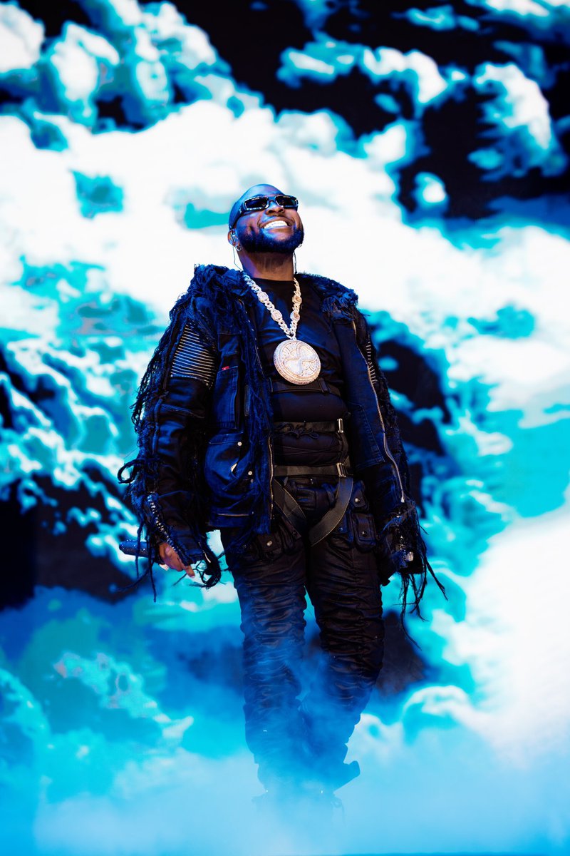 iamecomex's tweet image. Davido earns his first ever entry on the Hot 100 this week with "Sensational". @davido @Lojaymusic @chrisbrown 😮‍💨🔥

#Davido #Hot100 #DavidoO2Arena