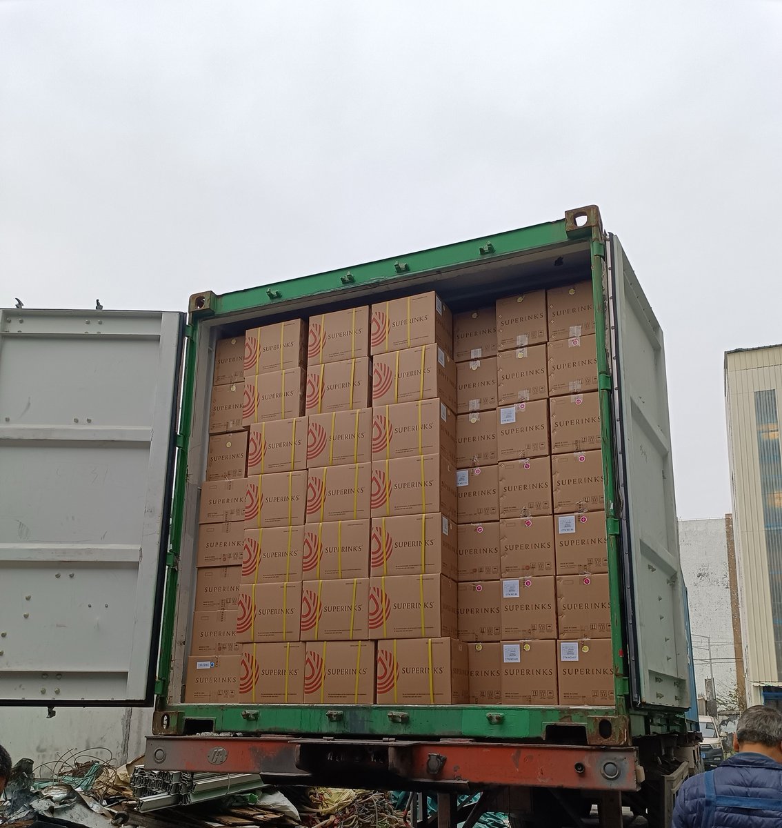 kynazhou's tweet photo. Happy New Year 2024 to you, happy loading containers to SUPERINKS.  #SUPERINKS #SUPINX #COBO #INK #COBONEWMATERIAL #COBORX #SUPINKXCOBO #COBOSUPINX  #GRACEDAY #SUBLIMATIONINK #DISPERSEINK #DTGINK #DTFINK #REACTIVEINK #ACIDINK #ECOSOLVENTINK #SOLVENTINK #UVINK #PIGMENTINK #DYEINK https://t.co/T2w2MIctKw