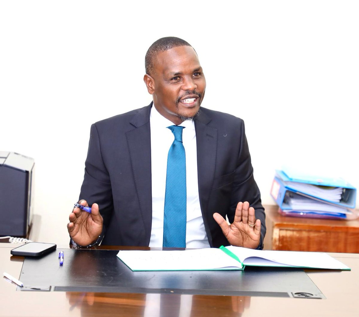 EnviClimateC_Ke's tweet photo. Happening now! Environment and Climate Change Principal Secretary
Eng. Festus K. Ng'eno arrives at @KEFRIHQ headquarters in Muguga for the Government Delivery Services (GDS)  Roadshow. An exercise by @PSYGKenya to assess progress of various key projects @Environment_Ke https://t.co/zUybQS3pOc