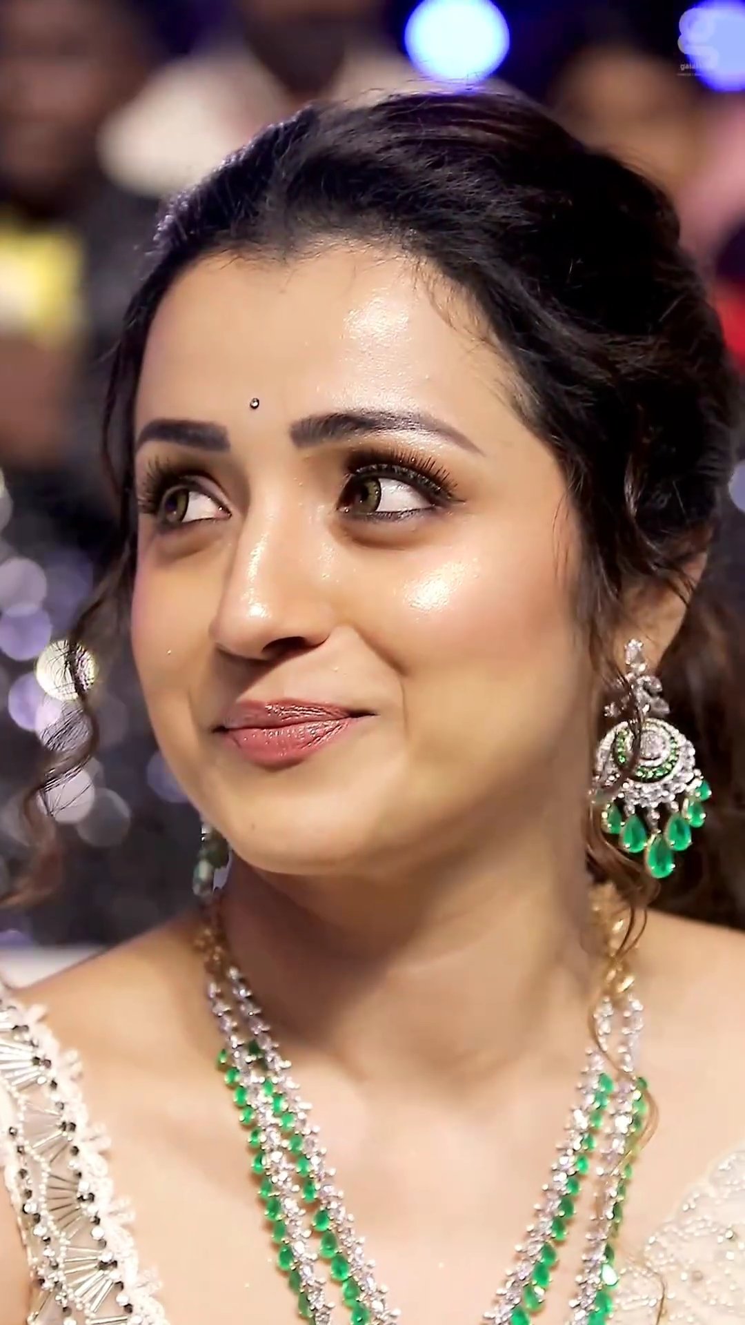 GFEbXKobwAAJ6wK?format=jpg&name=large