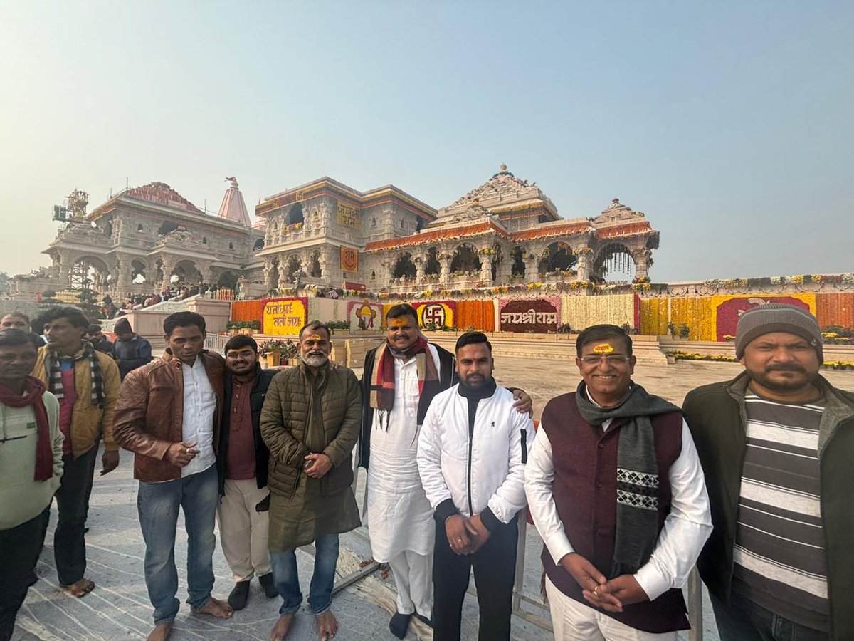 BJPSanjayPandey's tweet photo. अयोध्याधाम में रामलल्ला के दर्शन कर धन्य हो गया.
🚩🚩जय श्री राम🚩🚩

#AyodhyaDham
#Ayodhyarammandir https://t.co/S2KyAmzuJ9