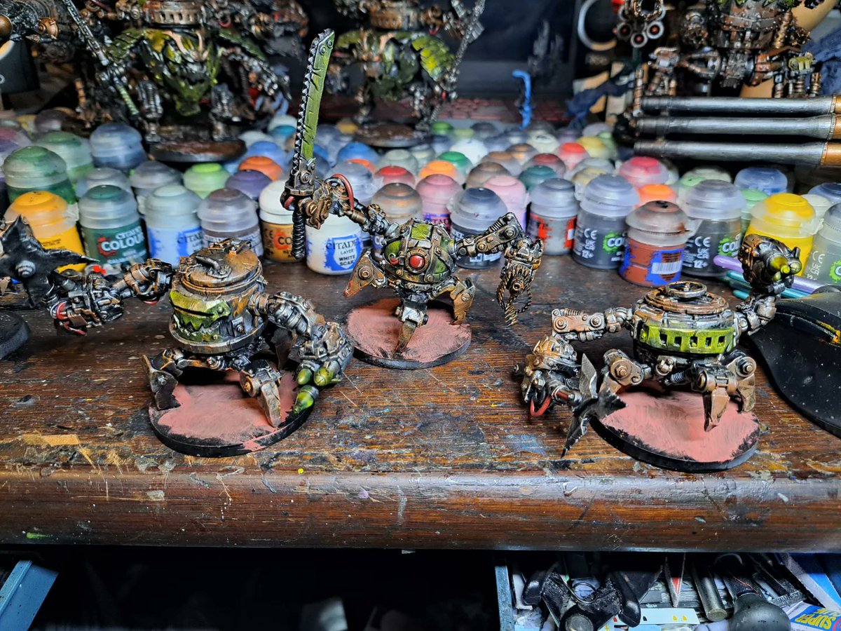 Artist_Oz's tweet photo. Bad Moonz killa kans 

Printed from @puppetswar 

Whirring gobbo powered deff macheens 

#paint #paintingminiatures #miniatures #minipainting #warhammer40k #40k #altmodel #3dprinting #ork #gobbo #killakans #mek #mechs #geeklife #evocationinminiature #badmoons #puppetswar https://t.co/N3fsiPwTST