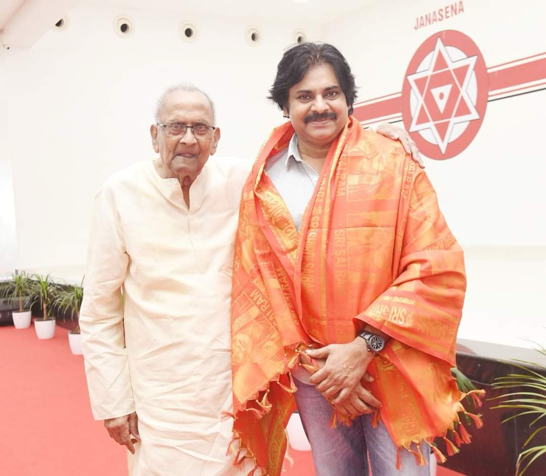 BalireddiSatish's tweet photo. పవన్ కళ్యాణ్ గారు ముఖ్యమంత్రి కావాలి ఇదే నా కోరిక :- Prime9news Tv interview లో హరి రామ జోగయ్య గారు 🙏🙏 https://t.co/PMW7bUkyMy