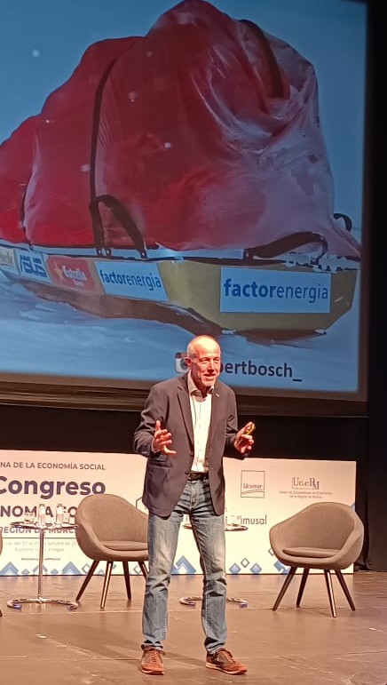 albert_bosch's tweet photo. Mejor fallar intentando hacer cosas interesantes que tener éxito haciendo cosas mediocres

Conferencia "El Explorador del Futuro" https://t.co/Mm4IxtMDLn