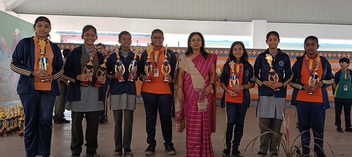 BBSR_DMS's tweet image. Congratulations to the victorious teams in the junior group throwball and football matches!