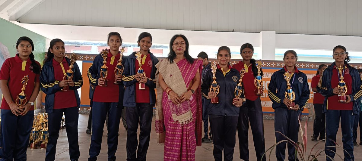 BBSR_DMS's tweet image. Congratulations to the victorious teams in the junior group throwball and football matches!