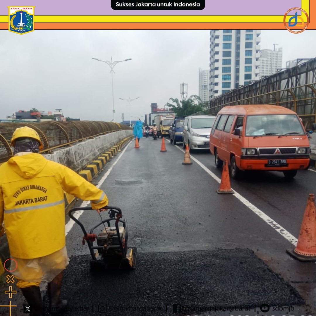 Halo #SobatSDBM Satgas Sudin Bina Marga melakukan perbaikan tali air di Jl.Cengkareng Barat, Jakarta Barat, Selasa (30/1) #Jakartabarat #BinaMargaJakbar #BinaMargaDKI #Uuskuswanto #Herusuwondo