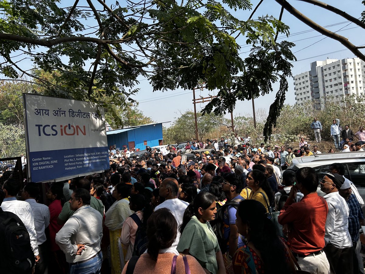 docbhooshan's tweet photo. Parents here to receive their children after exam have blocked the road ! Now kids cant come out. #Superpower https://t.co/2vSocBa1FZ