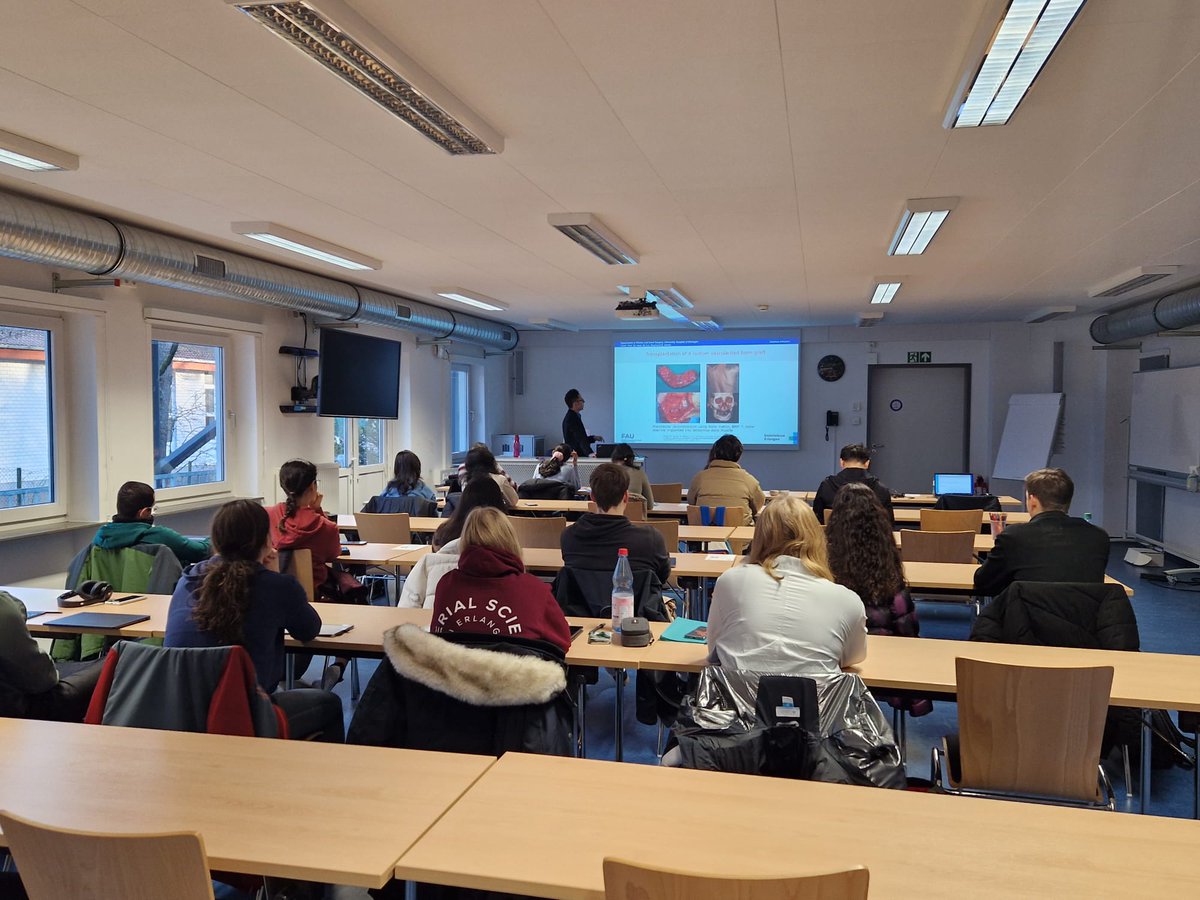 Prof. Arkudas als Dozent mit "Biomarterials for Implants" für Masterstudent*innen des Lehrstuhls für Biomaterialien (Prof. Dr. Aldo Boccaccini)