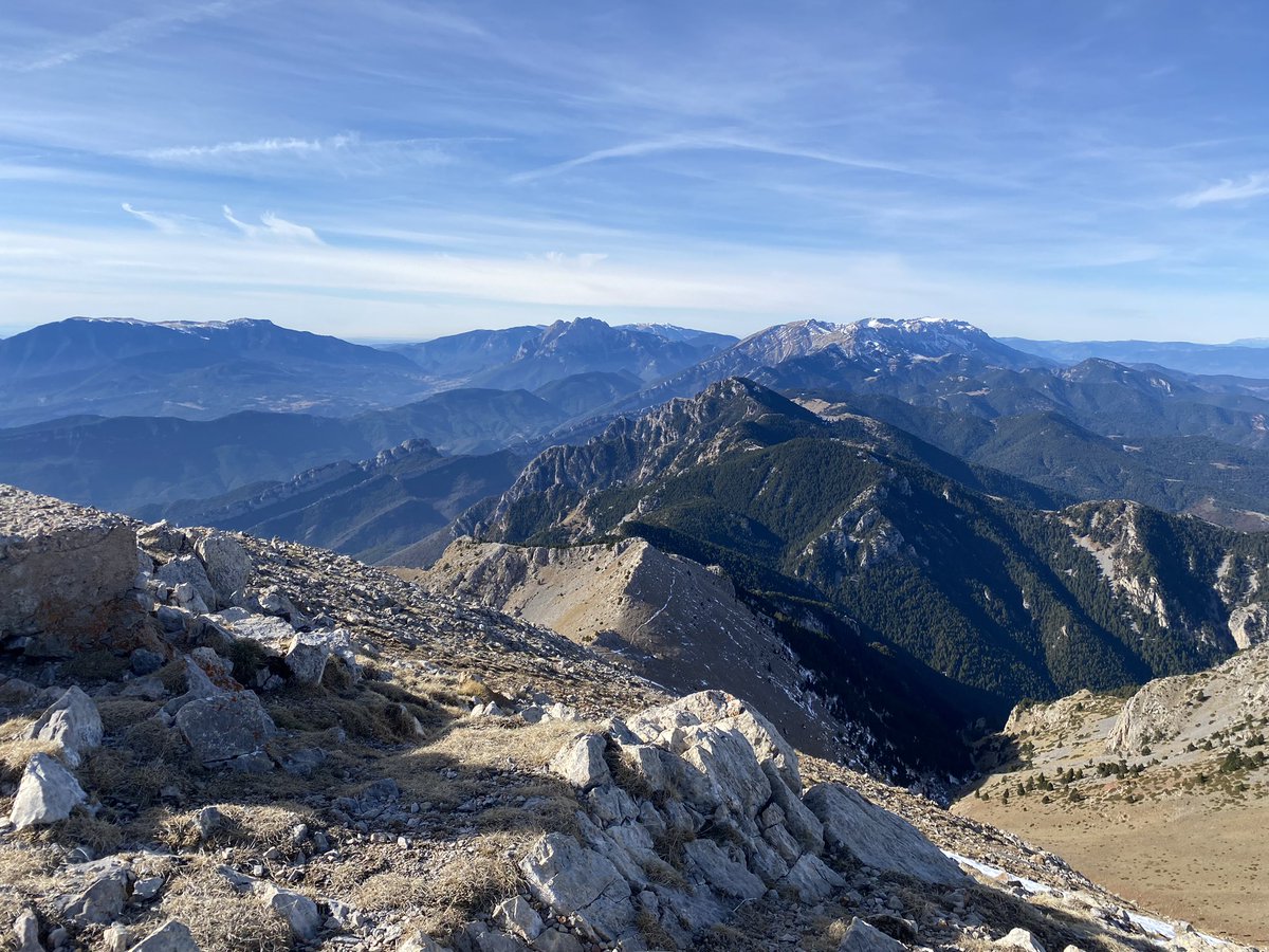 MeteoPiri's tweet photo. PREVISIÓ 😣☀️ Quin absolut avorriment.. 😑 Tenim dies i dies de sol, sense cap opció de precipitació i ambient que fins dijous serà més fresc, però que tornarà a ser més primaveral de cara al cap de setmana. 😵 Potser canvis a partir del 7 
més detall a https://t.co/S58azaf51z https://t.co/KVwoZFv5fL