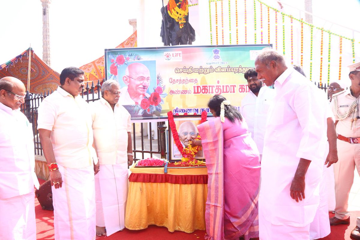 DrTamilisai4BJP's tweet photo. Paid floral tributes to Father of Nation #MahatmaGandhi Ji on his Memorial Day at #Puducherry.alongwith
Hon'ble Chief Minister Shri.N.Rangasamy,Hon'ble Speaker Shri.@embalamrselvam,Hon'ble Ministers & Officials.

நம் பாரத தேசத்தின் விடுதலைக்காக அறவழியில் போராட்டம் நடத்தி வெற்றிகண்ட மகான் தேசப்பிதா மகாத்மா காந்தியடிகளின் 76-வது நினைவு நாளில்,புதுச்சேரியில் உள்ள அவரது திருவருட்சிலைக்கு மாலை அணிவித்து மரியாதை செலுத்தினேன்.

జాతిపిత మహాత్మా గాంధీజీ వర్ధంతి సందర్భంగా వారికి ఘన నివాళులు అర్పించాను
#MartyrsDay