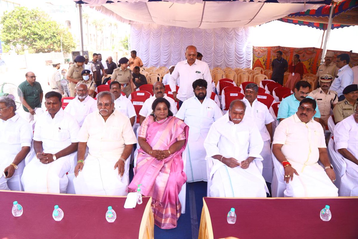 DrTamilisai4BJP's tweet photo. Paid floral tributes to Father of Nation #MahatmaGandhi Ji on his Memorial Day at #Puducherry.alongwith
Hon'ble Chief Minister Shri.N.Rangasamy,Hon'ble Speaker Shri.@embalamrselvam,Hon'ble Ministers & Officials.

நம் பாரத தேசத்தின் விடுதலைக்காக அறவழியில் போராட்டம் நடத்தி வெற்றிகண்ட மகான் தேசப்பிதா மகாத்மா காந்தியடிகளின் 76-வது நினைவு நாளில்,புதுச்சேரியில் உள்ள அவரது திருவருட்சிலைக்கு மாலை அணிவித்து மரியாதை செலுத்தினேன்.

జాతిపిత మహాత్మా గాంధీజీ వర్ధంతి సందర్భంగా వారికి ఘన నివాళులు అర్పించాను
#MartyrsDay