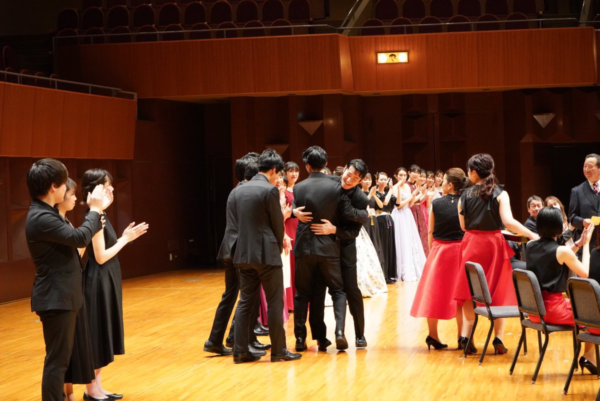 第1回室内楽コンクールOSAKA
見事グランプリに輝いた『QUINTET SOU』さんの　審査発表の瞬間の写真です。

感動を再び
2月23日(金祝) 13:30開演
ザ・フェニックスホール
チケット: shop.cremona-luke.com/items/80592293

文部科学大臣賞　受賞記念コンサートです。
ぜひとも、楽しみにお越しください。