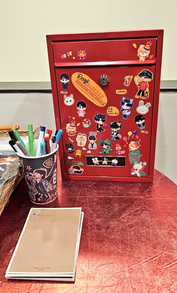 📮여우 생카 공지 🎸

우체통 앞쪽 비치된 엽서가 소진되었습니다. 오늘은 받으신 특전엽서 2매로 자유롭게 사용해주세요😉
오후 8시 30분부터 철거를 시작할 예정입니다🧡 이용해주실 분들은 참고 부탁드립니다❣️

#HAPPY_ROCKY_DAY
#HAPPY_DONGHYUN_DAY
#곽동현_생일이라고_말해