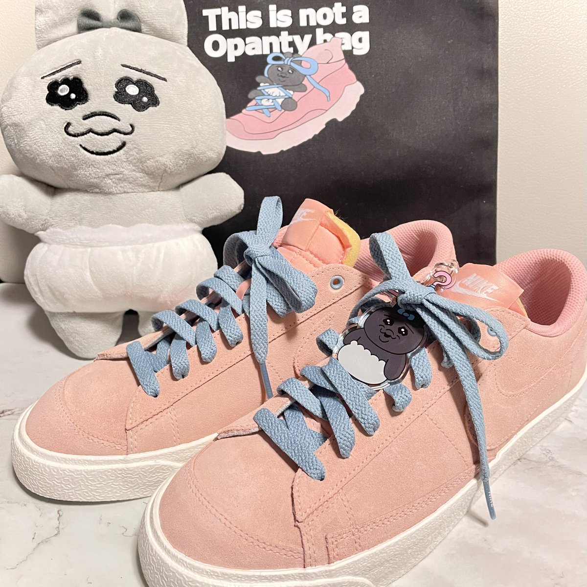 1sayamaru3's tweet photo. こっちに上げるの忘れてた。
nikebyyouでオーダーしたおぱんちゅカラーのスニーカーです♡
もったいなくて履ける気がしない…
#NIKE #ブレーザーlow #おぱんちゅスニーカー https://t.co/B7SJU0OtiO
