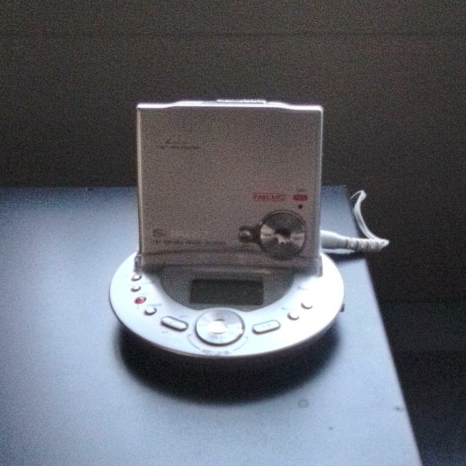 LASERDISCDREAM's tweet photo. Here's my mini disc from sharp it's a nice portable/player I've been using this unit for a very long time. I'm just getting started sitting up my stereo system.
💽💽
#minidisc
#minidiscplayer https://t.co/KQpPrMxPb5
