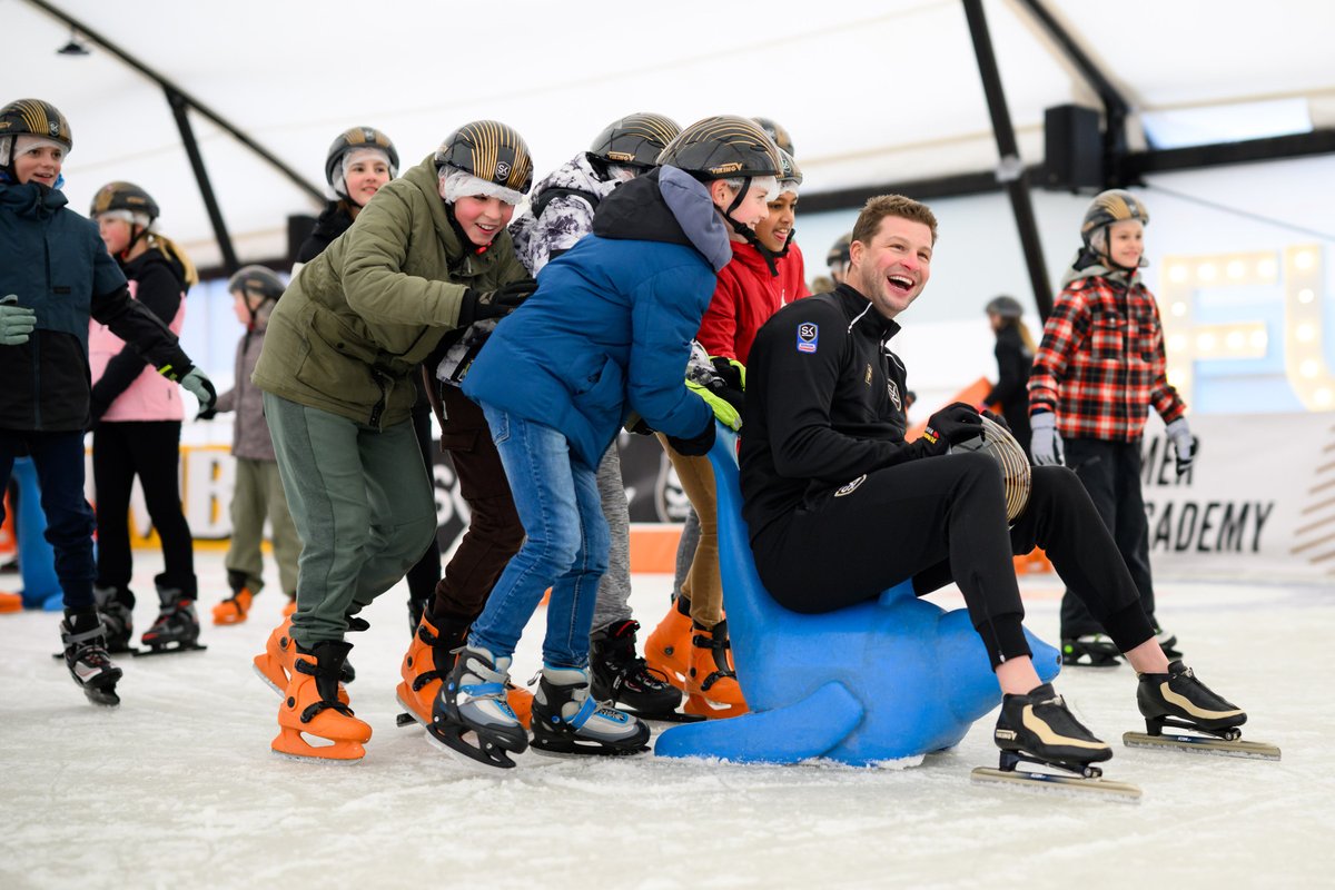 700 kinderen op het ijs op de Bredase schaatsbaan dlvr.it/T23gvK