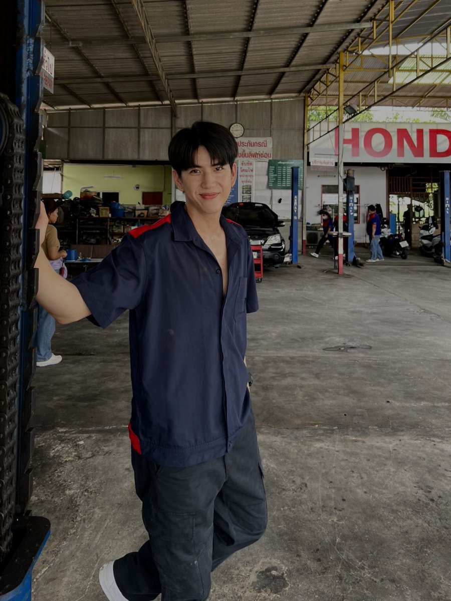zorporrlo's tweet photo. คือแกอย่าบอกนะว่ามันคือสเปเชียลอีพีอะ5555555555555555555555555655555555คือน้องเดย์จะไปเป็นเด็กอู่กับไอ่หมอกจริงๆหรอ เจ้าของร้านหนังสือจะไปมอมแมมกับไอหมอกจริงๆหรอ 555555555555555555555555ไอ่หมอกจะวาสนาดีเกินไปละ แฟนหลง แฟนรัก ยอมช่วยงานที่อู่อะ มันจะเกินไปละ55555555555555556666555 https://t.co/44M4dsWeMf