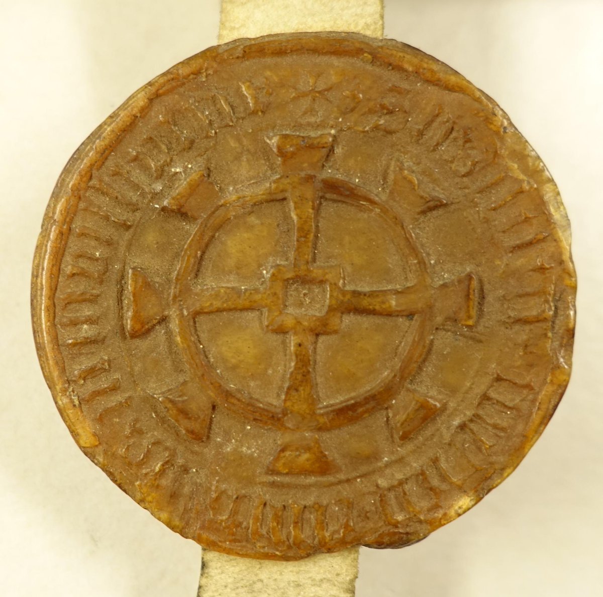 Identifier les détails devient crucial ! S'il s'agit toujours de la même roue de moulin, on a bien du mal à distinguer entre chaque sceau de la ville de <a href="/mulhouse/">Ville de Mulhouse</a>...
#LeSceauDuMardi direction #Mulhouse donc, ici dernièremt le sceau de juridiction en 1496 !
sigilla.org/sceau-type/mul…