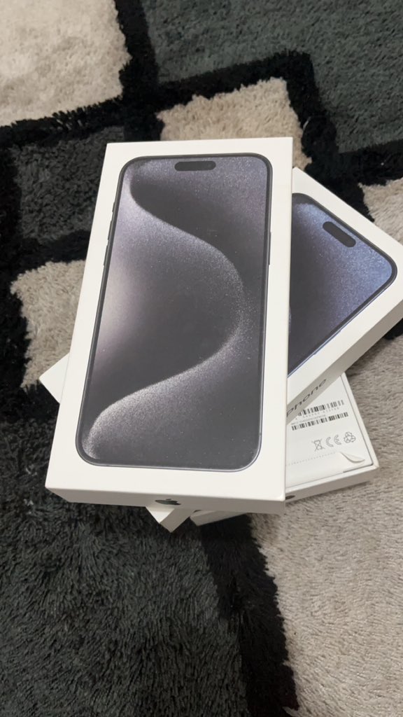 ArenaApple's tweet photo. 15 pro max 
256gb unlocked 
Sim option 
¢16800
You can trade in 
Call/imassage 0245193414

Please share 🙏 https://t.co/5o93wz9btQ
