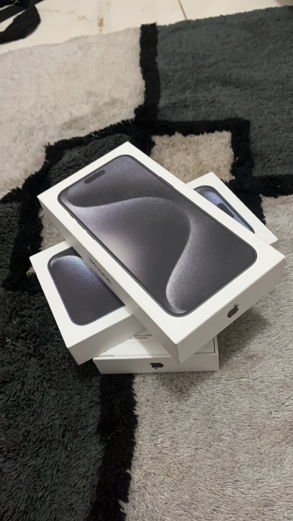 ArenaApple's tweet photo. 15 pro max 
256gb unlocked 
Sim option 
¢16800
You can trade in 
Call/imassage 0245193414

Please share 🙏 https://t.co/5o93wz9btQ
